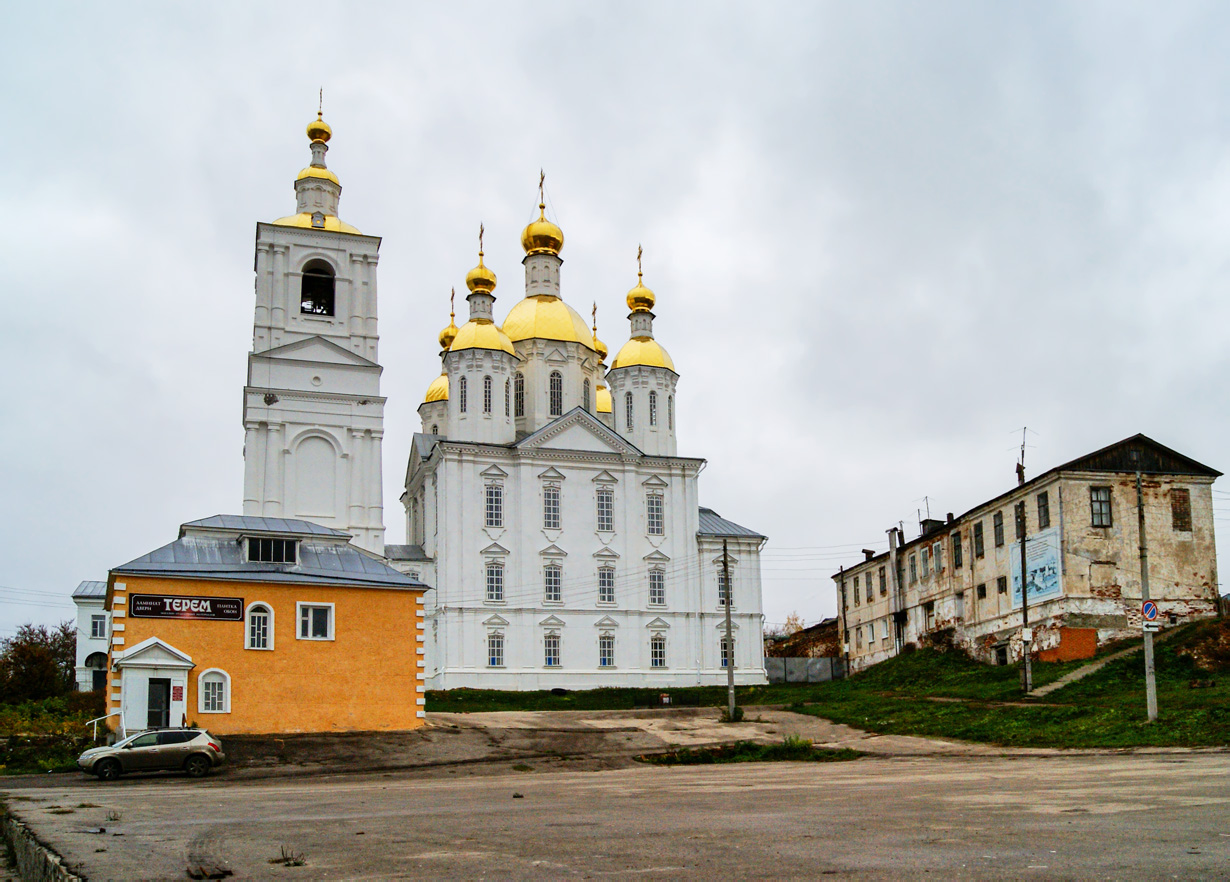 Arzamas, Площадь Патриарха Сергия, 1; Улица Мучной Ряд, 1/1