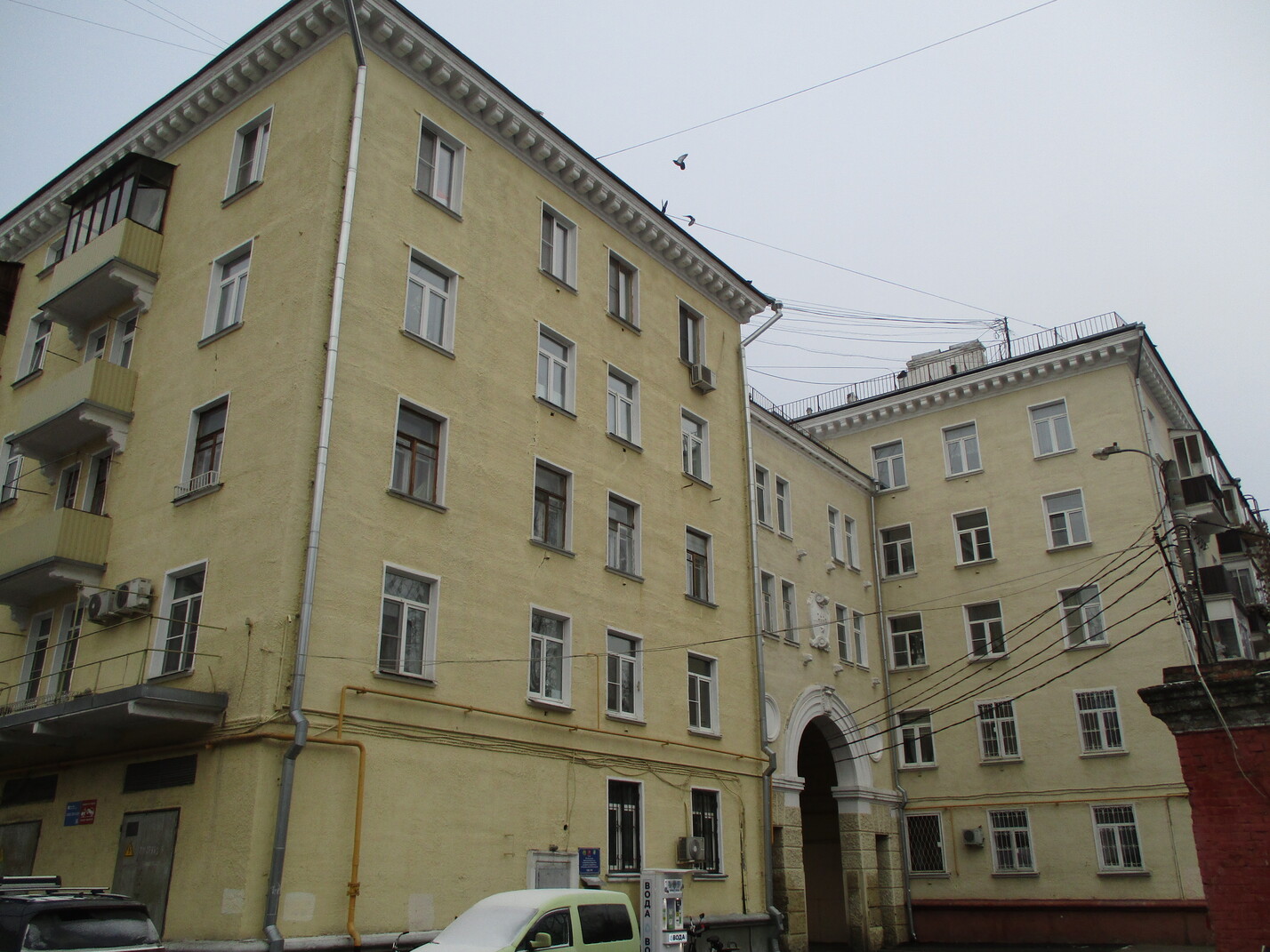 Москва, Саратовская улица, 14 / 2-й Саратовский переулок, 1; Саратовская улица, 16