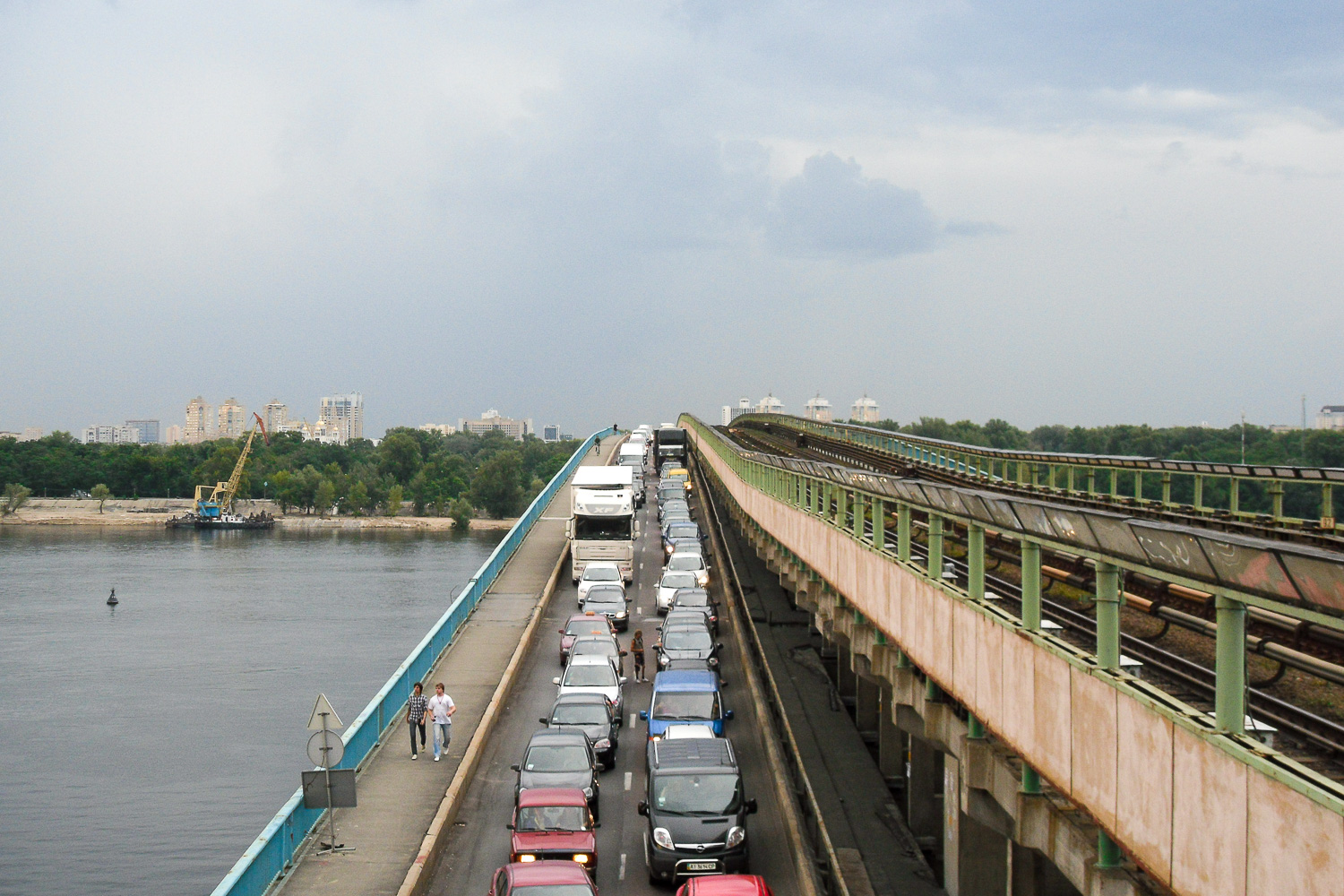 Kyiv, Мост Метро