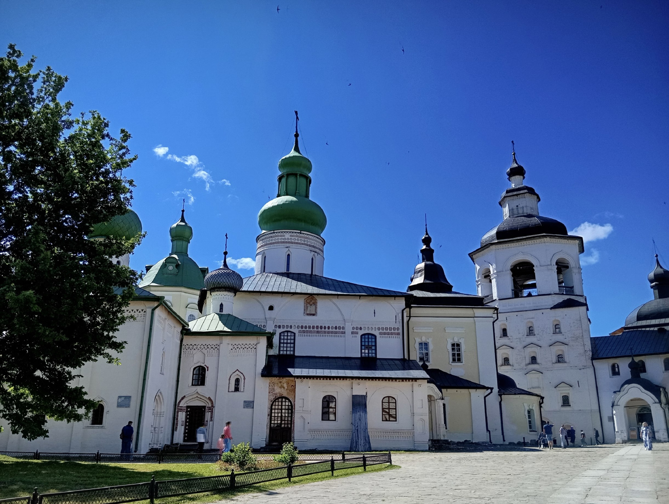 Кириллов, Кирилло-Белозерский монастырь, Успенский собор; Кирилло-Белозерский монастырь, Колокольня; Кирилло-Белозерский монастырь, Трапезная палата