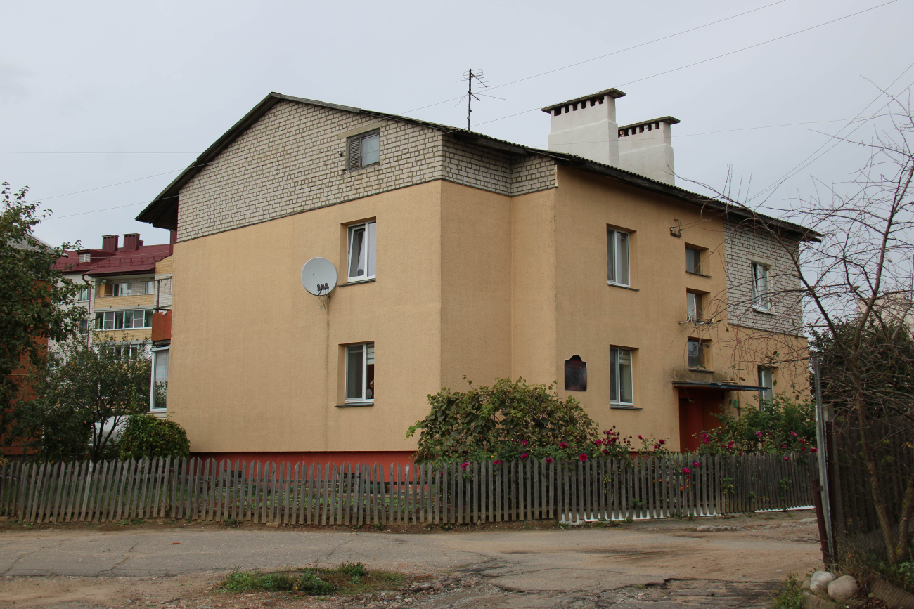 Новый Двор, Молодёжная улица, 8