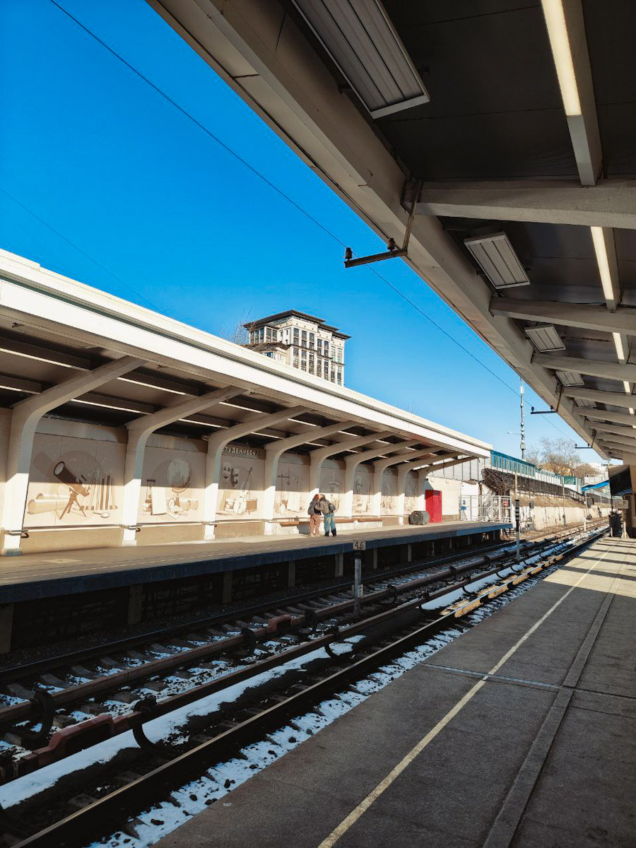 Москва, Филёвская линия Московского Метрополитена, станция метро «Студенческая»