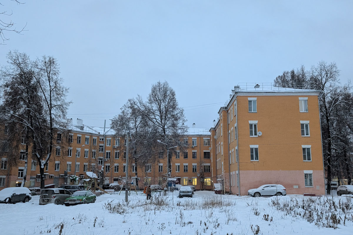 Подольск, Революционный проспект, 25 / Рабочая улица, 12