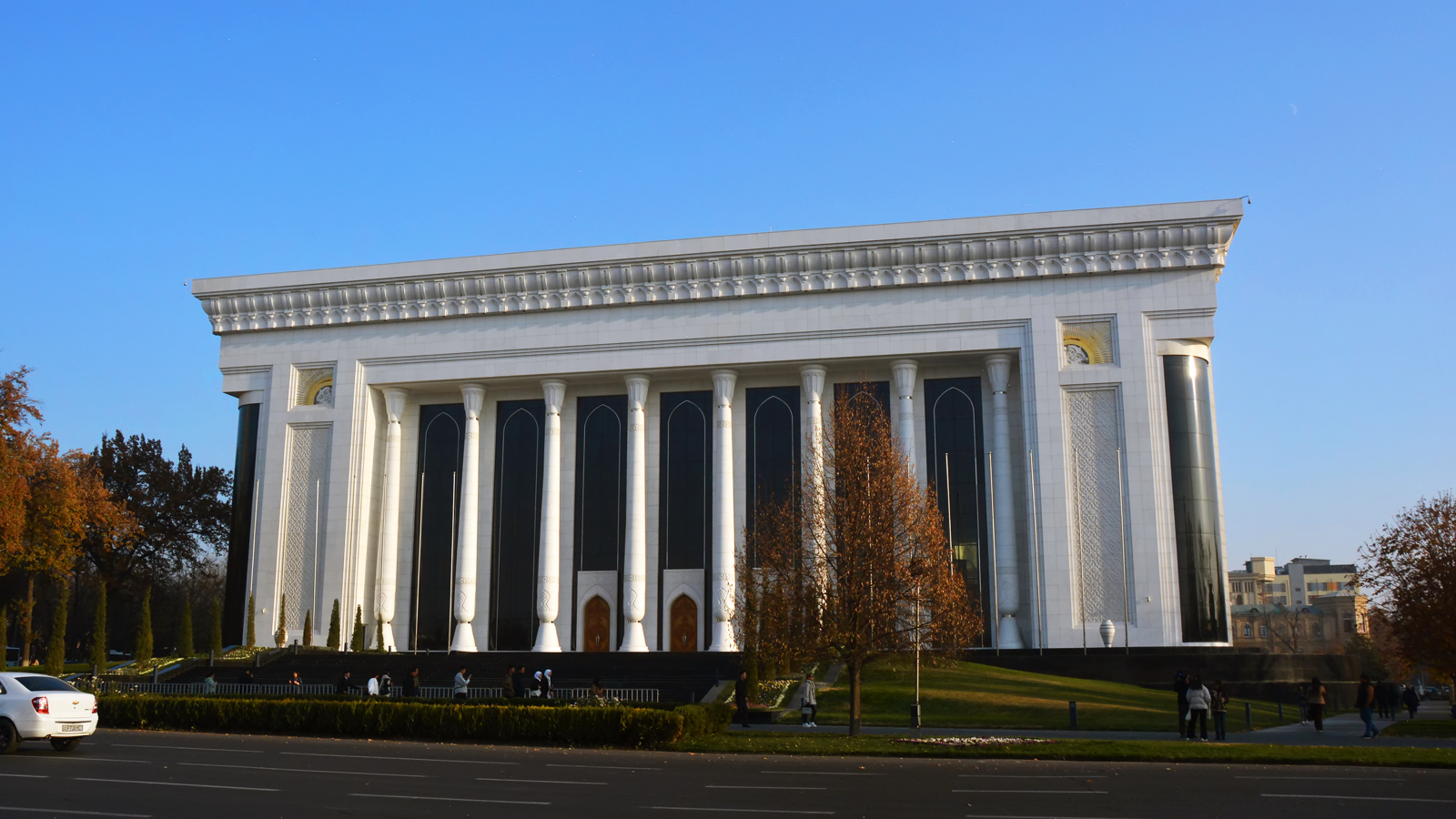 Ташкент, Улица Истикбол, 1