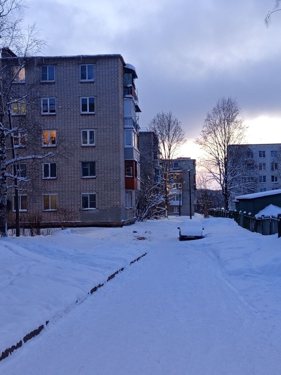 Пикалёво, 6-й микрорайон, 10; 6-й микрорайон, 11; 6-й микрорайон, 13; 6-й микрорайон, 27