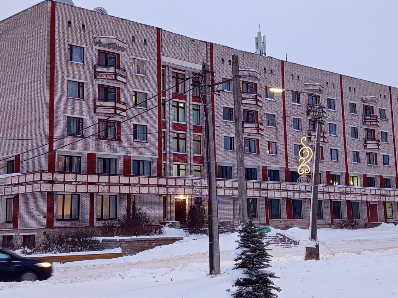 Пикалёво, Спортивная улица, 12