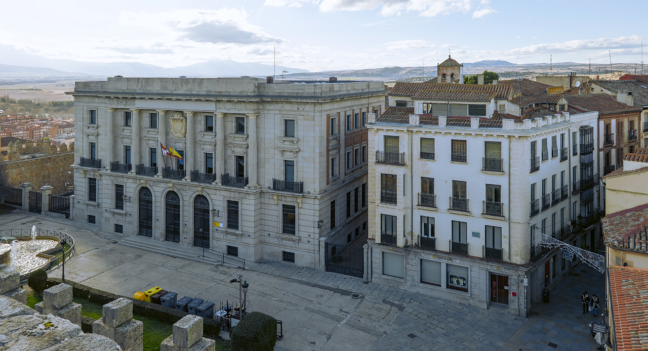 Авила, Plaza Adolfo Suarez, 1; Calle Don Gerónimo, 8