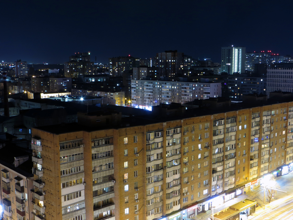 Ростов-на-Дону, Ворошиловский проспект, 77 / Улица Максима Горького, 157