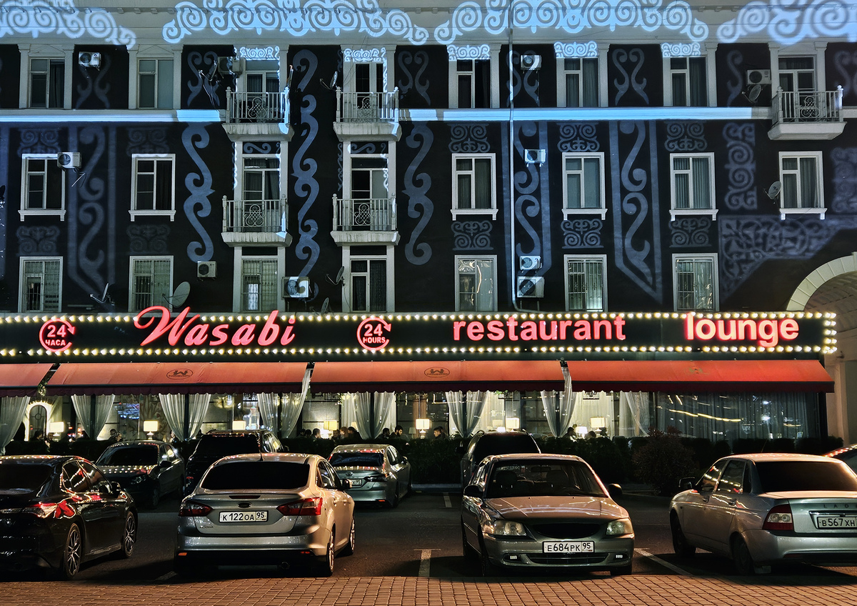 Грозный, Бульвар Эсамбаева, 18 / Улица Гадаева, 67