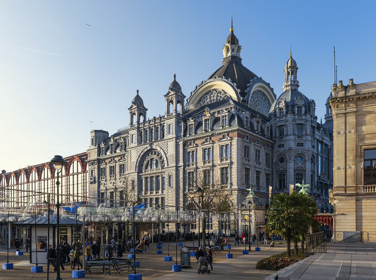 Антверпен, Koningin Astridplein, 27