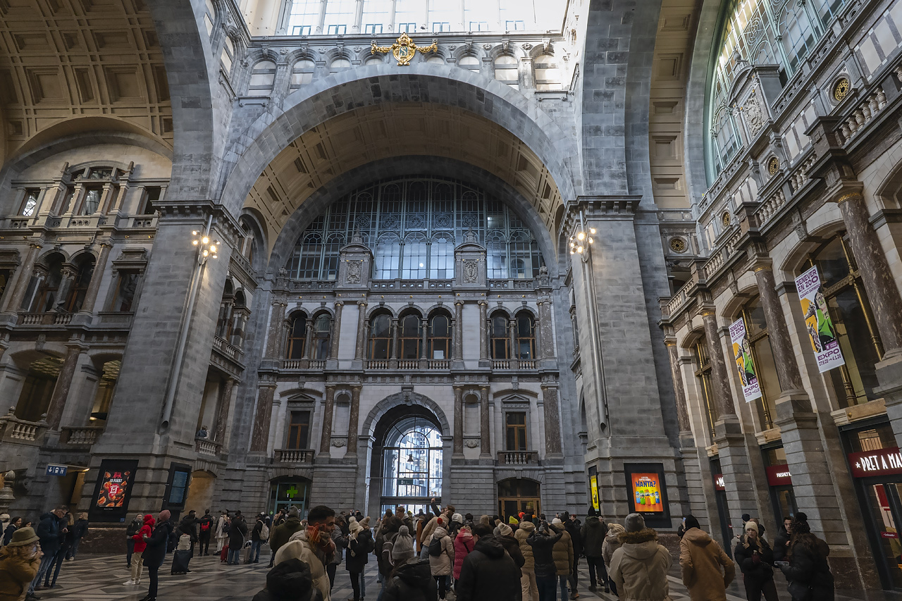 Антверпен, Koningin Astridplein, 27