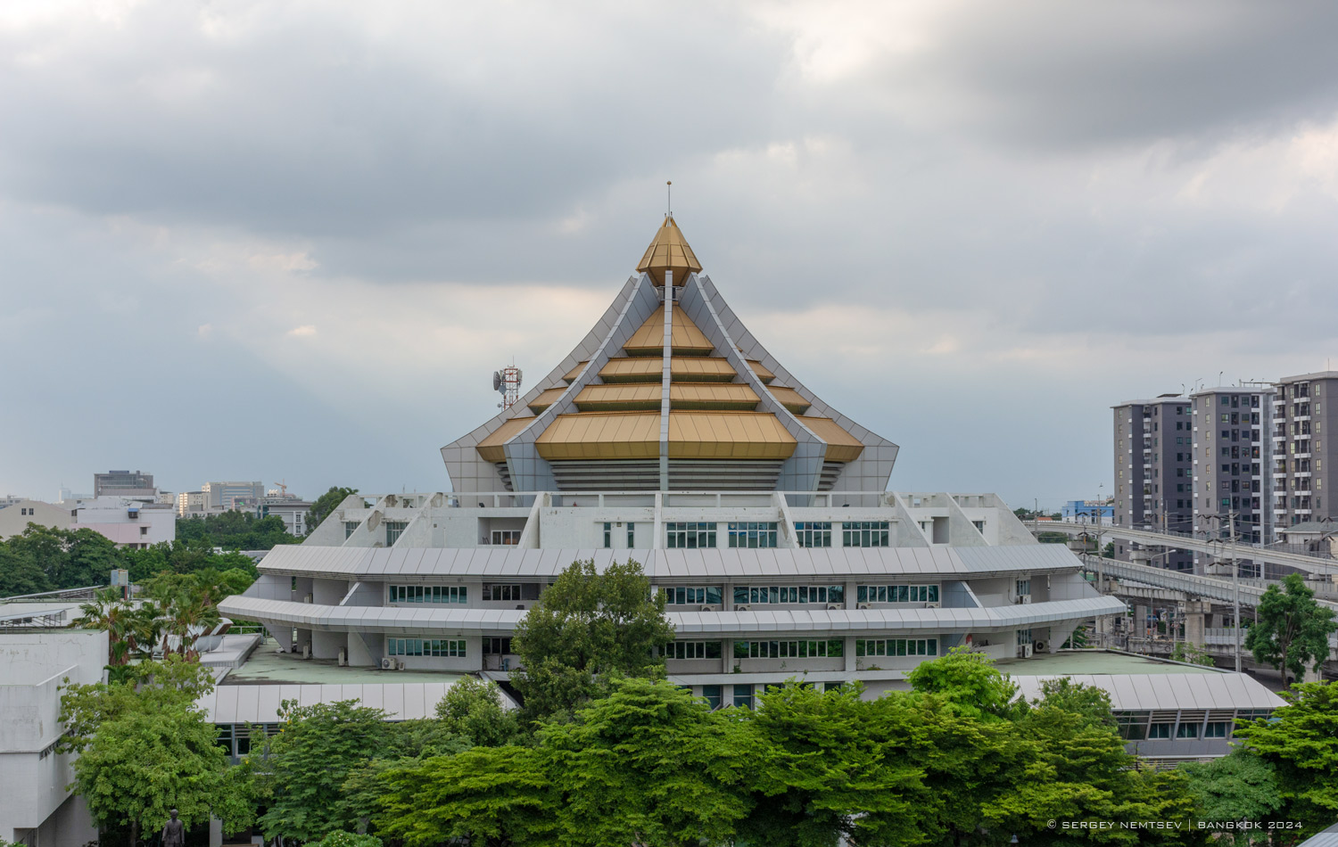 Бангкок, 9 Chaeng Watthana Rd