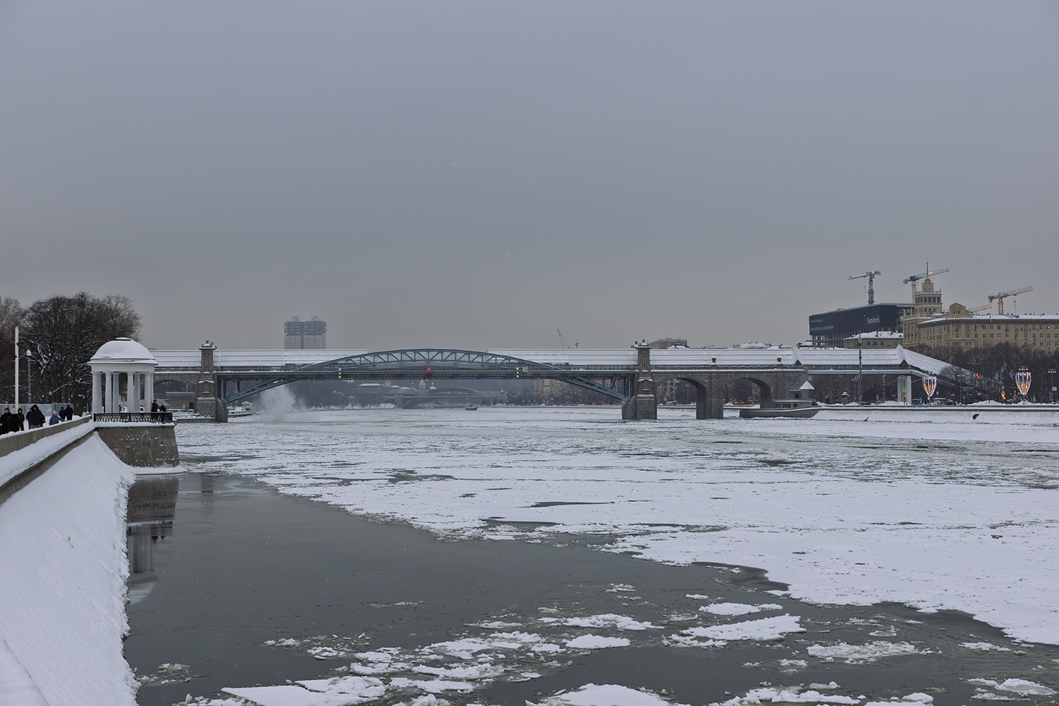 Москва, Титовский проезд / Фрунзенская улица, Пушкинский мост