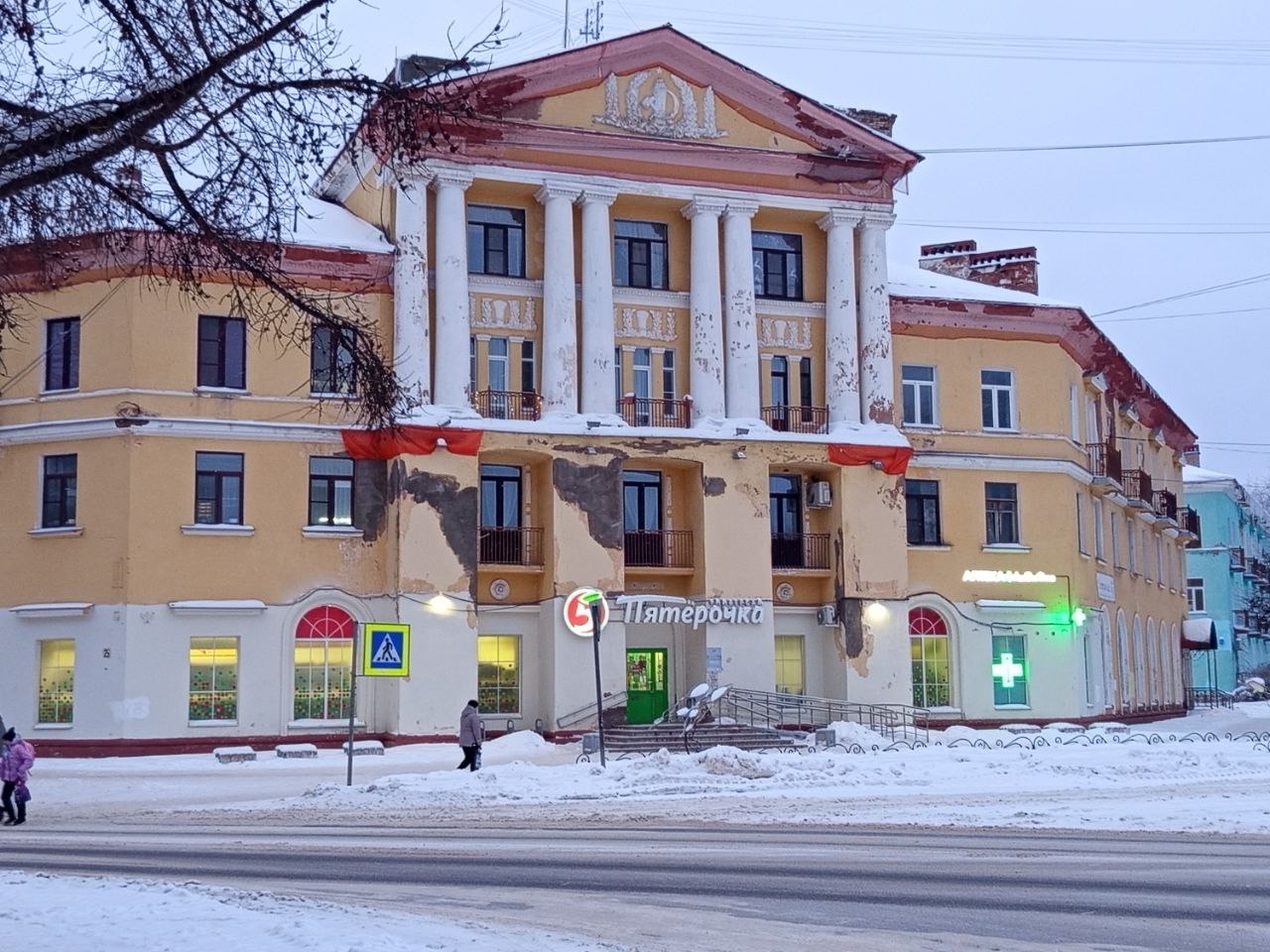 Пикалёво, Советская улица, 25