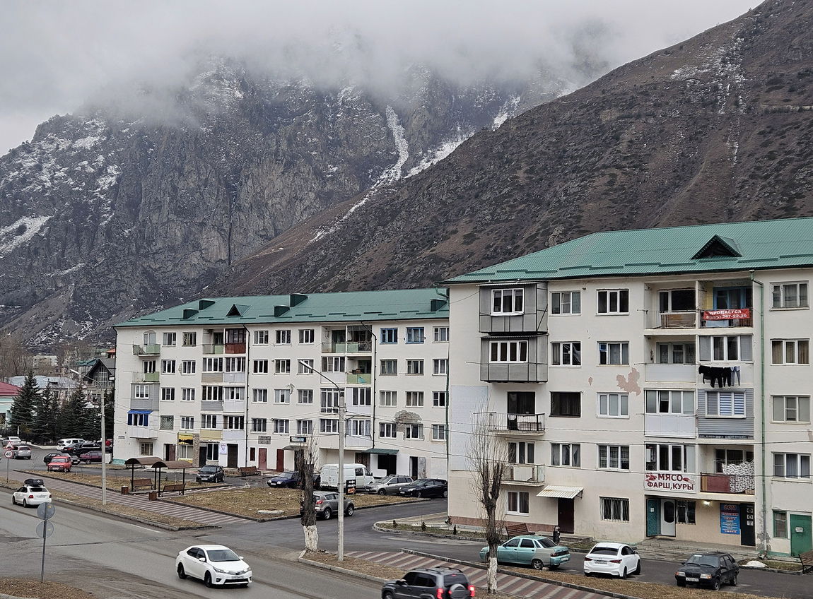 Тырныауз, Эльбрусский проспект, 48; Эльбрусский проспект, 50