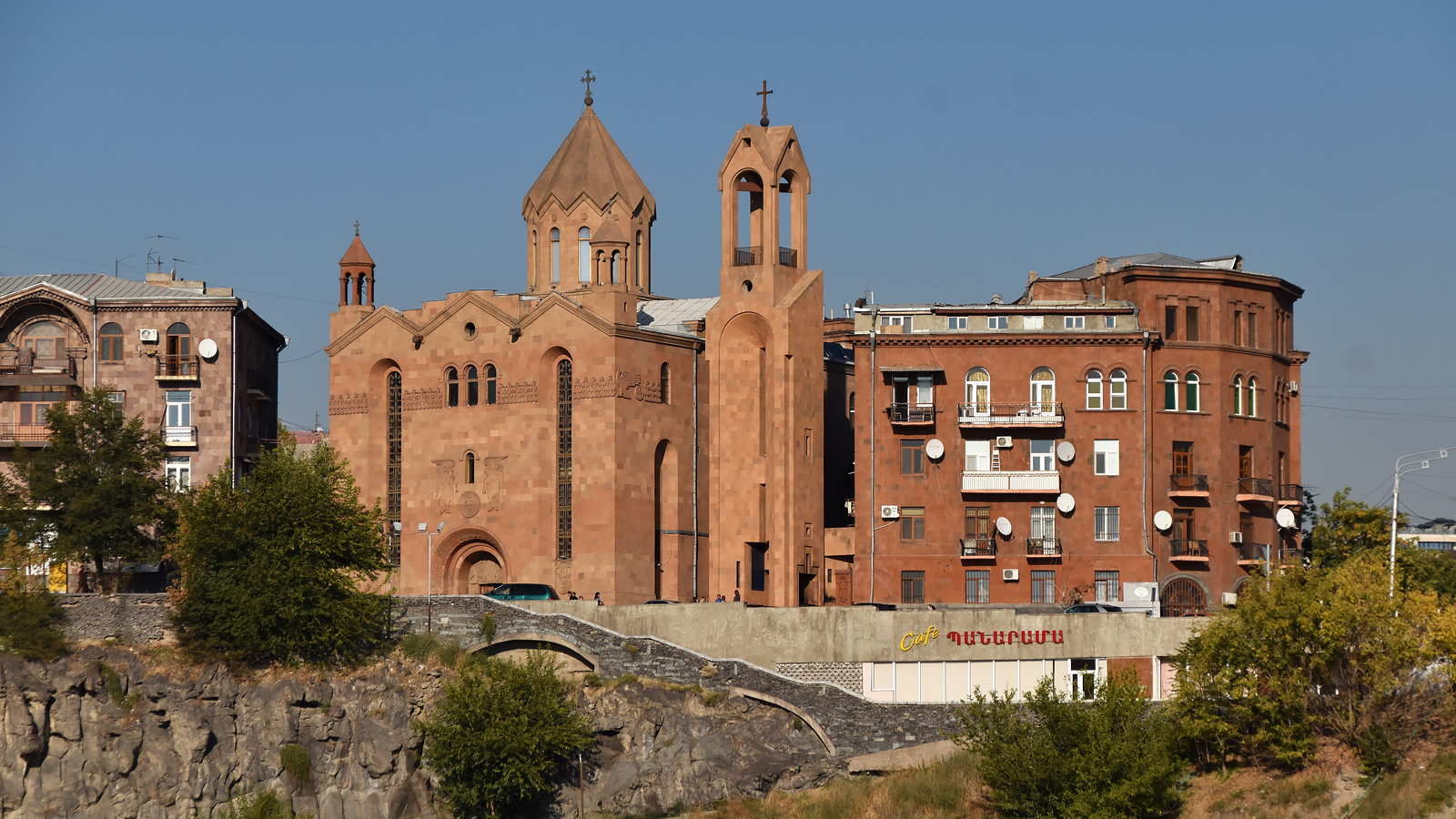 Ереван, Улица Рафаэля Исраэляна, 21; Проспект Месропа Маштоца, 1 *; Проспект Месропа Маштоца, 1; Проспект Месропа Маштоца, 1/3. Ереван — Панорамы