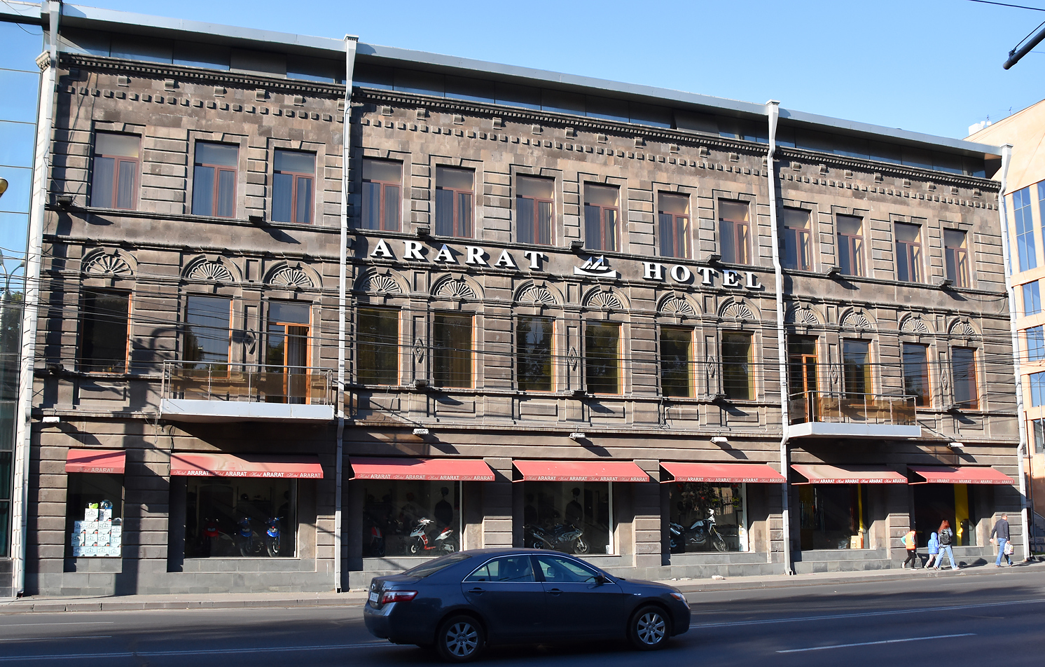 Ереван, ​Улица Сурб Григора Лусаворича, 7