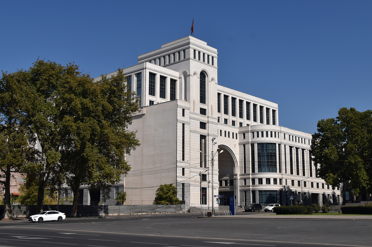 Ереван, ​Улица Вазгена Саргсяна, 3