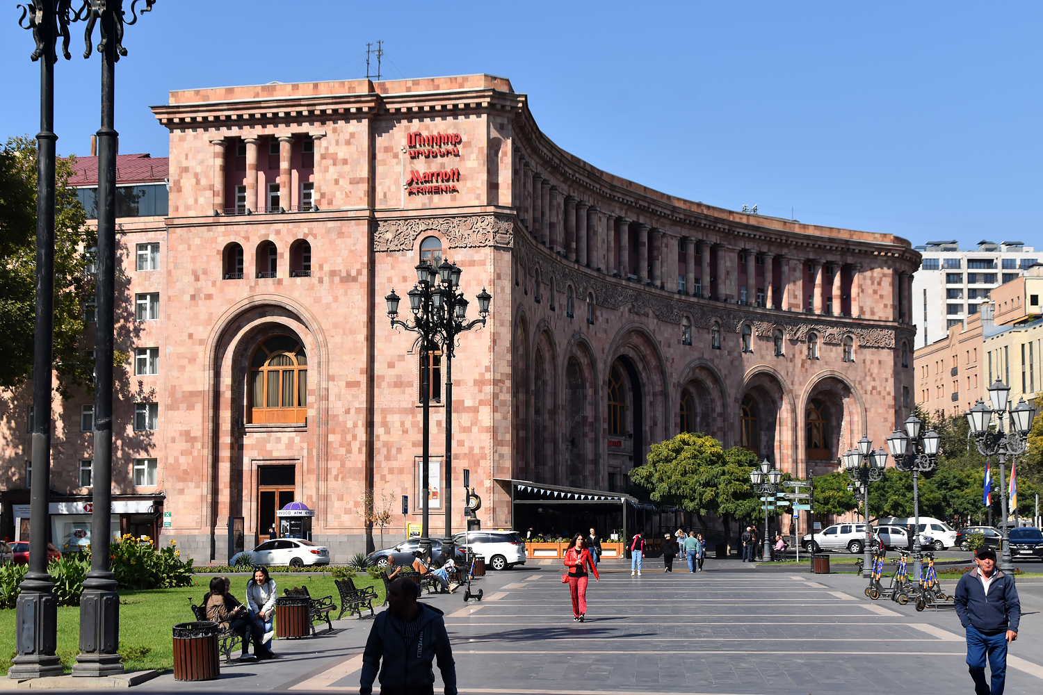 Ереван, Улица Амиряна, 1
