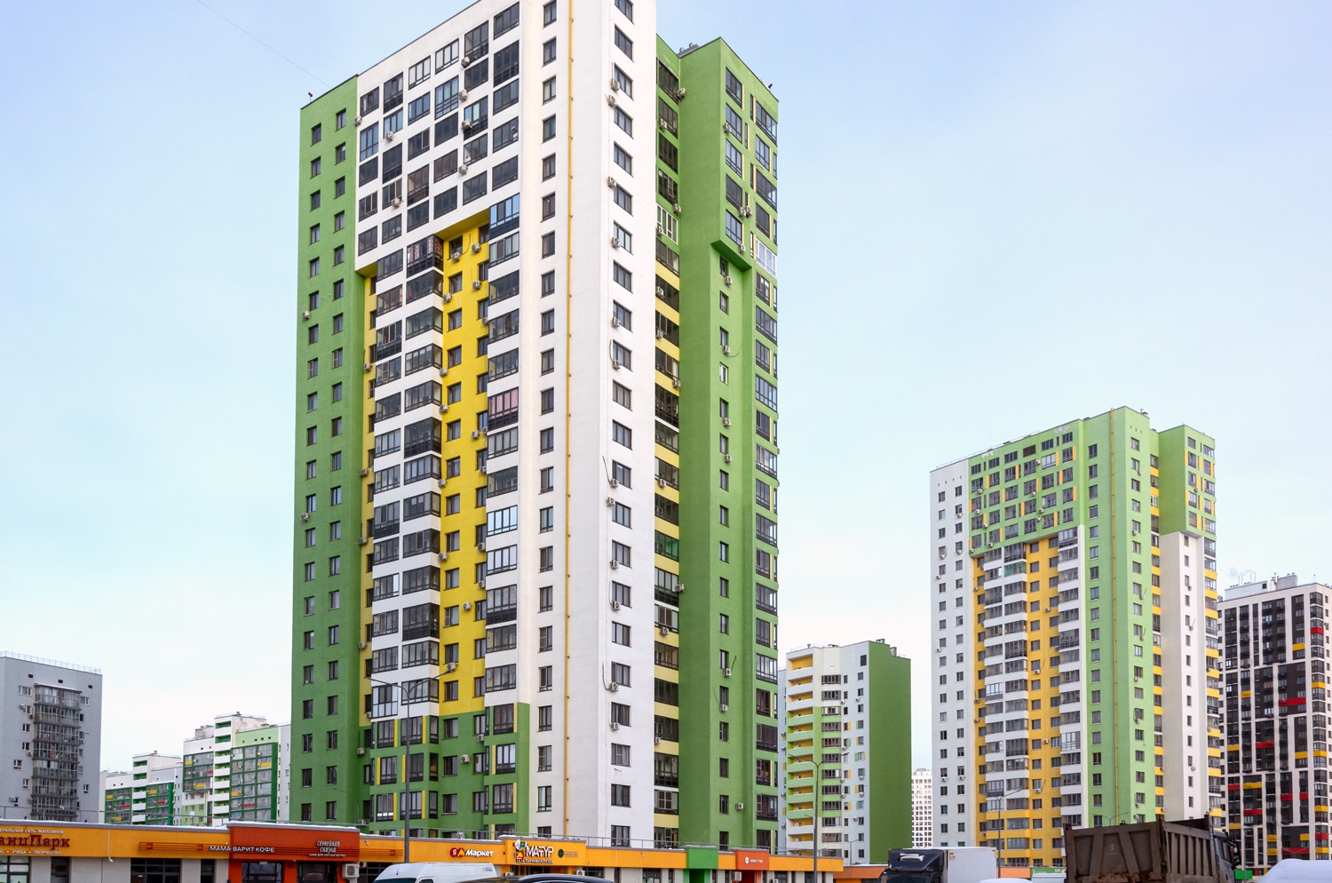 Уфа, Яркий бульвар, 5 (п. 2); Улица Евгения Столярова, 6 (п. 1)