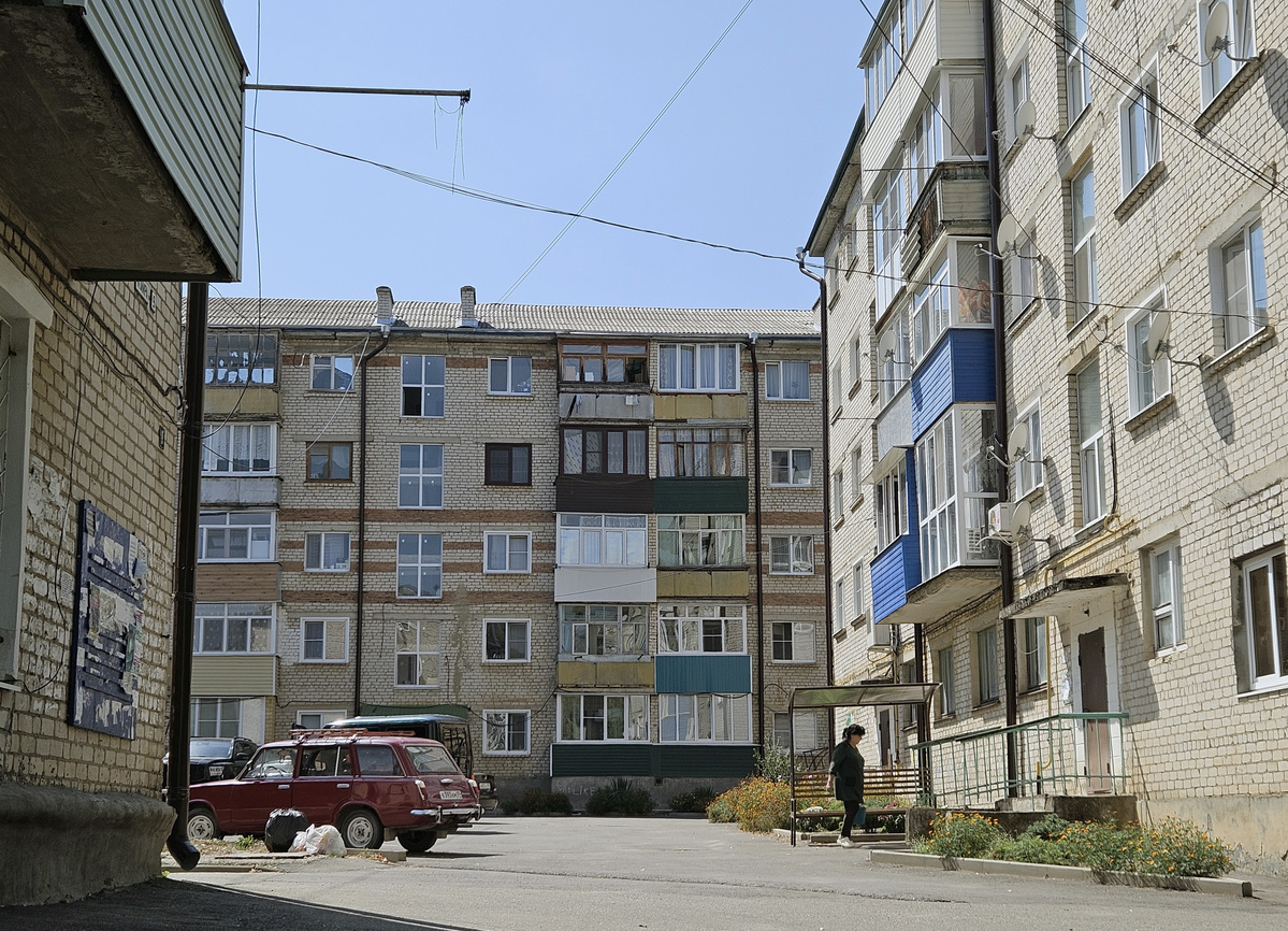 Медногорский, Улица Бардина, 9; Улица Мира, 11