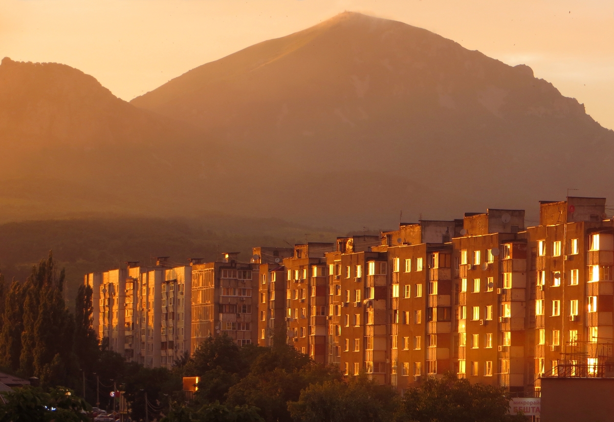 Пятигорск, Ессентукская улица, 74; Ессентукская улица, 78