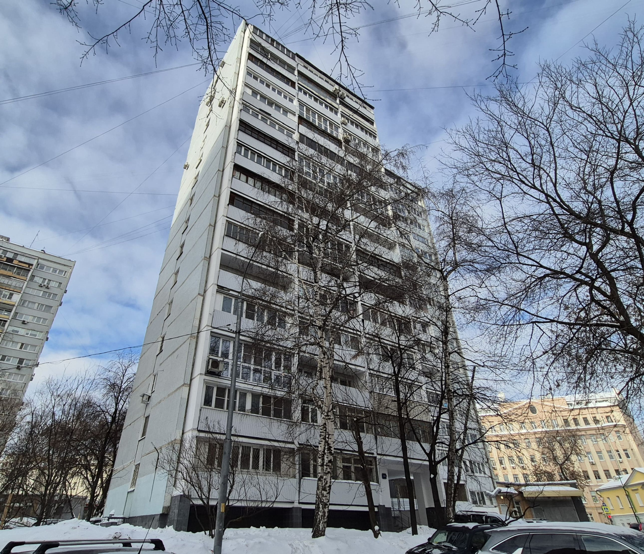 Москва, Старая Басманная улица, 28 / Токмаков переулок, 2