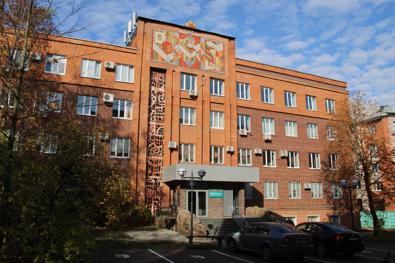 Смоленск, Улица Энгельса, 23А. Монументальное искусство (мозаики, росписи, барельефы, сграфито)