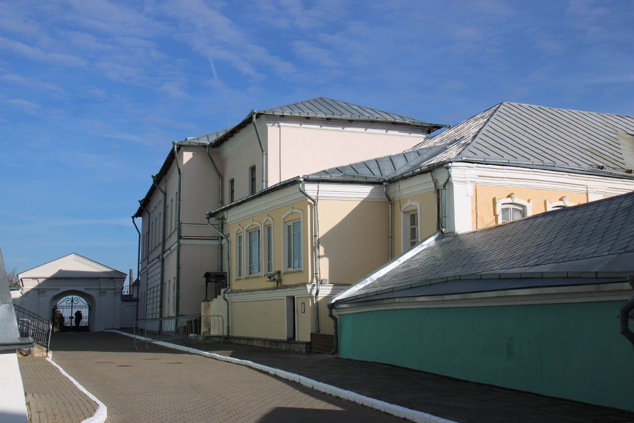 Смоленск, Улица Соборный Двор, 5 Каретник; Улица Соборный Двор, 5 Консистория