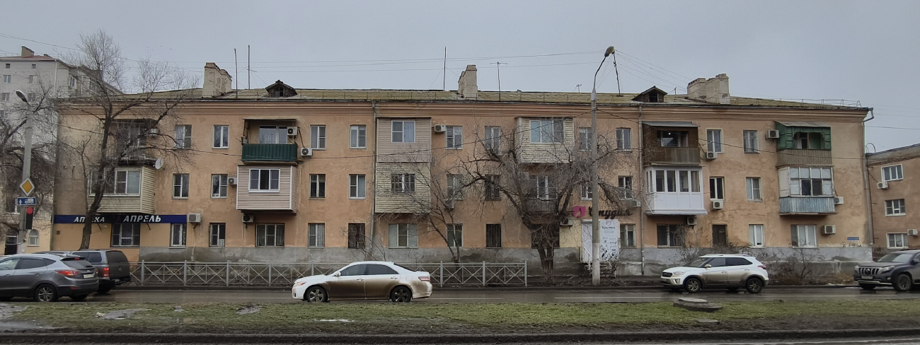 Астрахань, Улица Богдана Хмельницкого, 44 / Волжская улица, 45