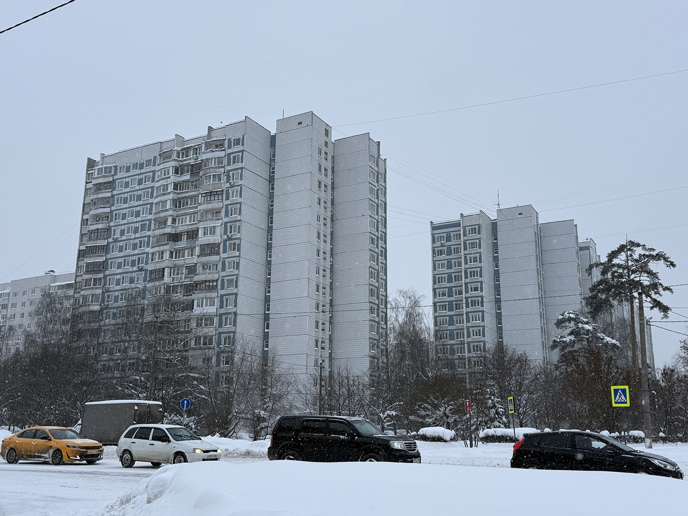 Королёв, Проспект Космонавтов, 24; Проспект Космонавтов, 22 / Улица Горького, 10