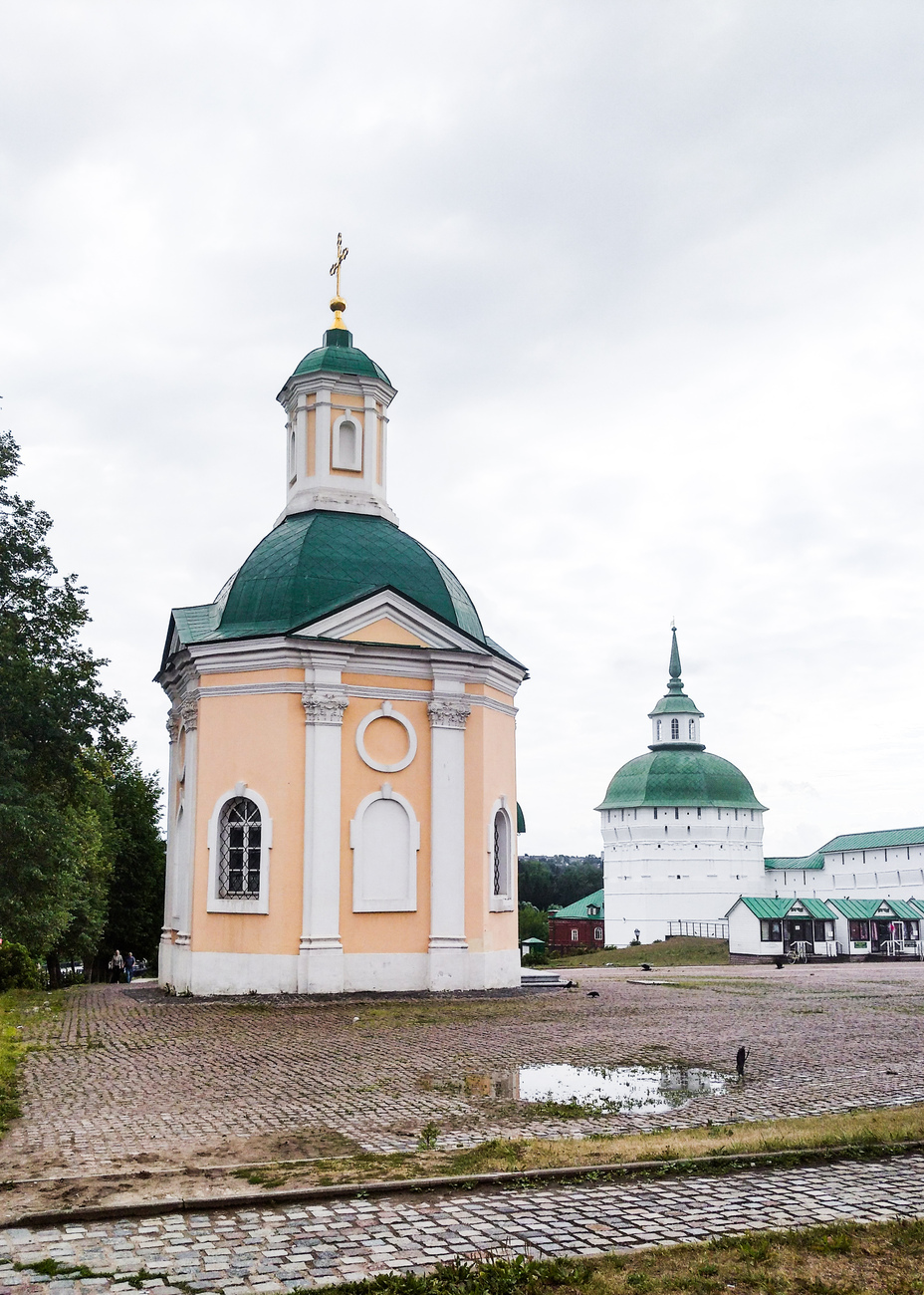 Сергиев Посад, Красногорская площадь, 2; Свято-Троицкая Сергиева лавра, Пятницкая башня