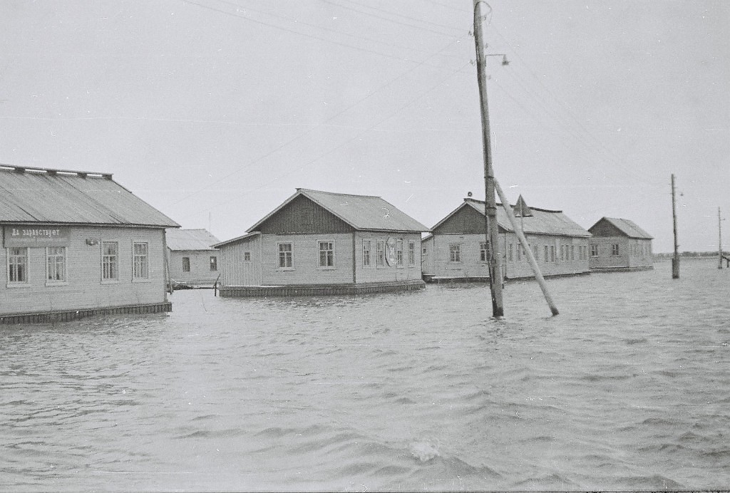 Нарьян-Мар, Улица Авиаторов, 19*; Улица Авиаторов, 21**