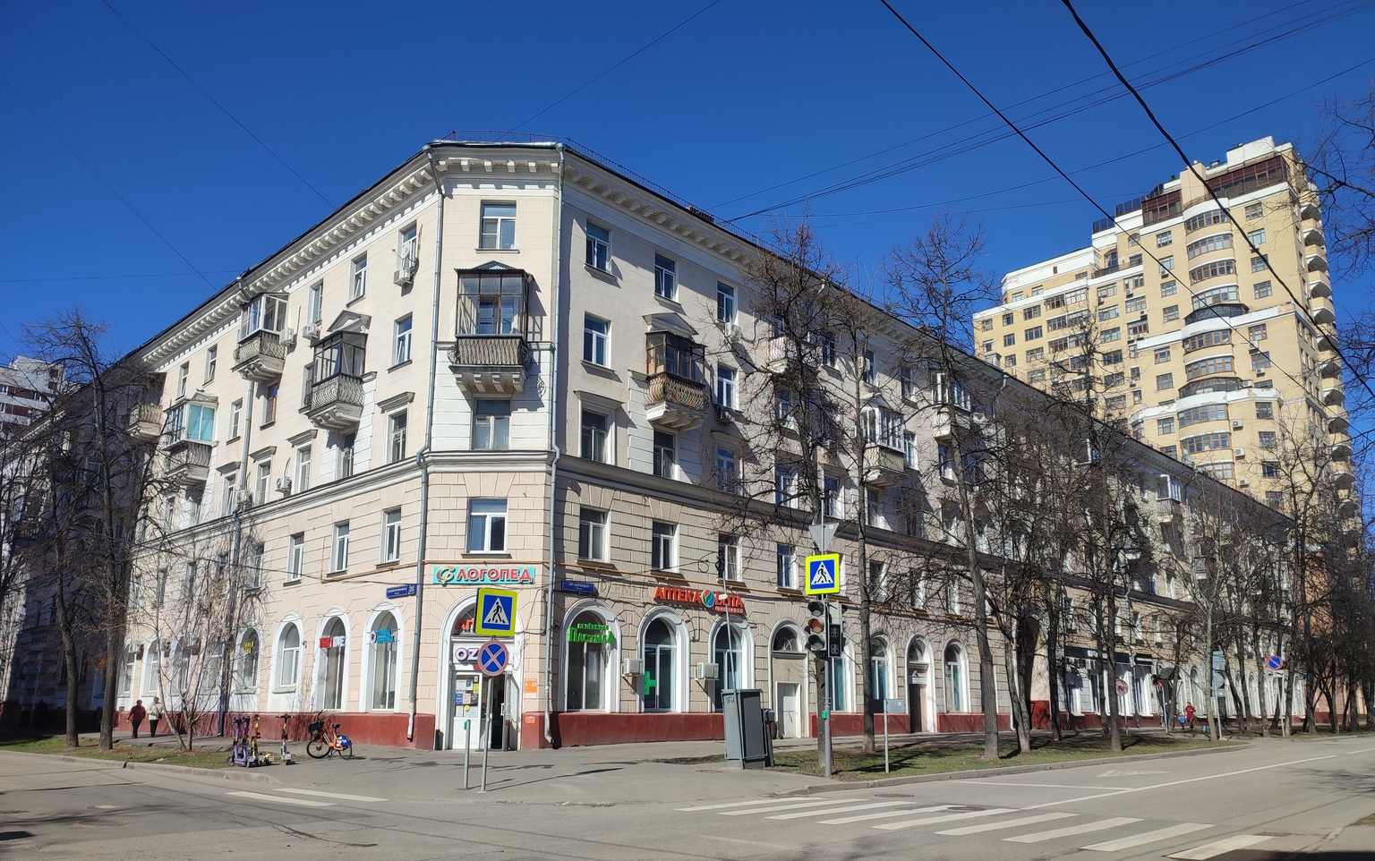 Москва, Средняя Первомайская улица, 23 / 13-я Парковая улица, 9