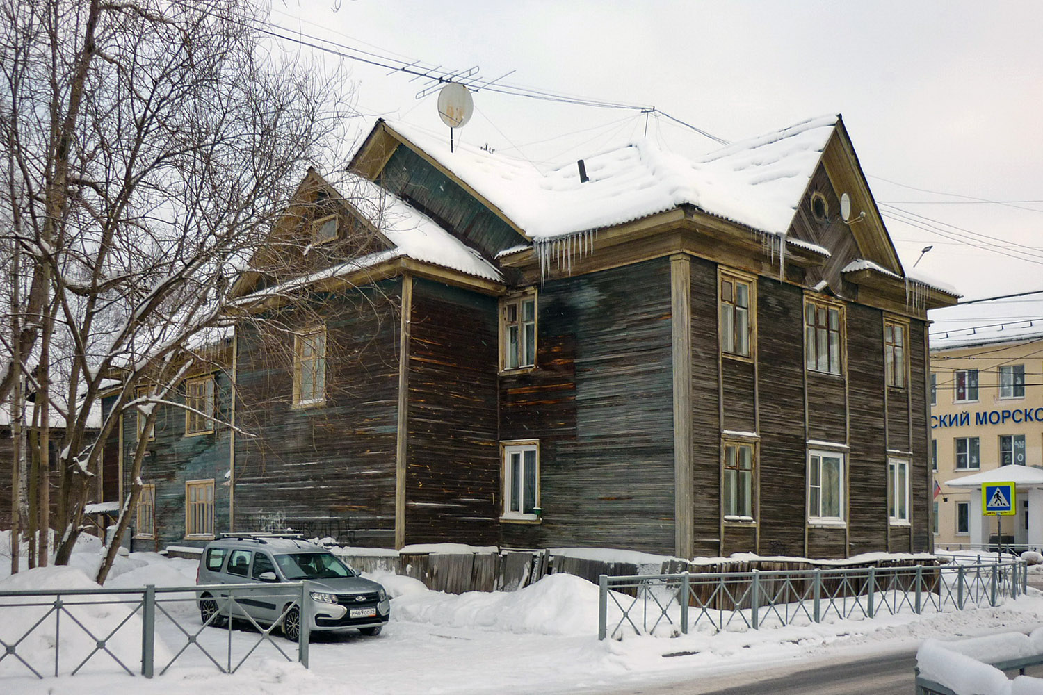 Archangel, Проспект Советских Космонавтов, 105 / Улица Карла Маркса, 47