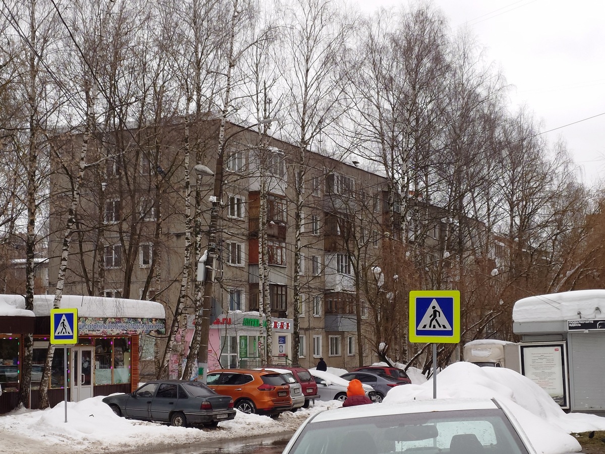 Nizhny Novgorod, Бульвар 60-летия Октября, 14 / Улица Генерала Штеменко, 12