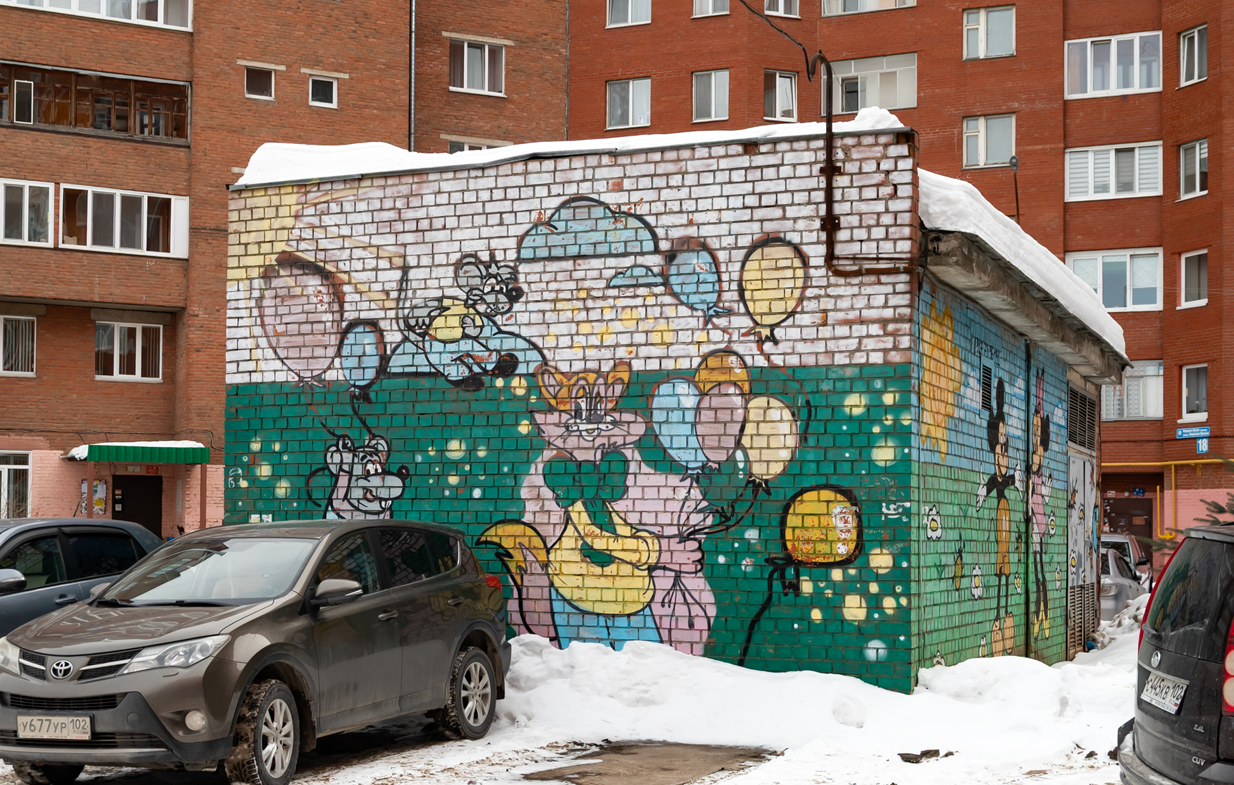 Уфа, Улица Маршала Жукова, 18*. Монументальное искусство (мозаики, росписи, барельефы, сграфито)