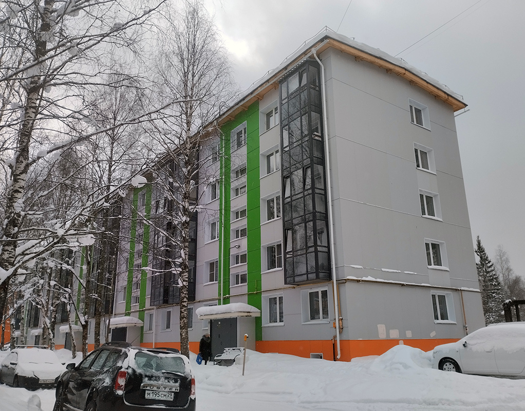 Мирный, Улица Ленина, 11