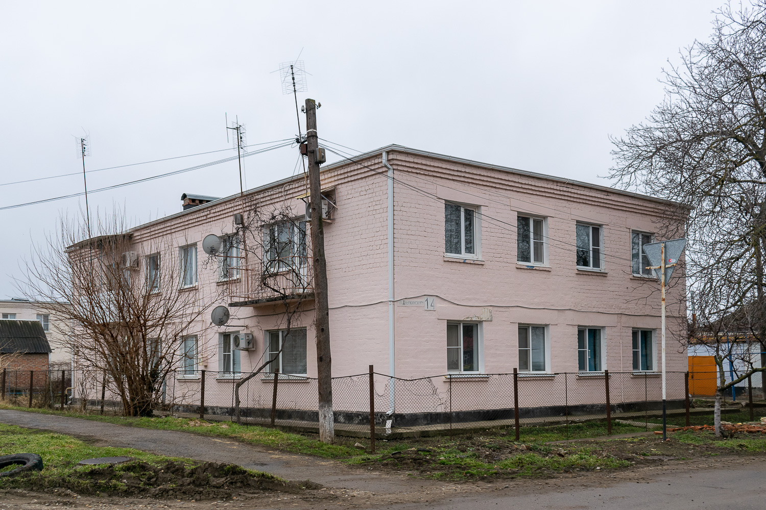 Павловский район, прочие н. п., станица Павловская, улица Дзержинского, 14