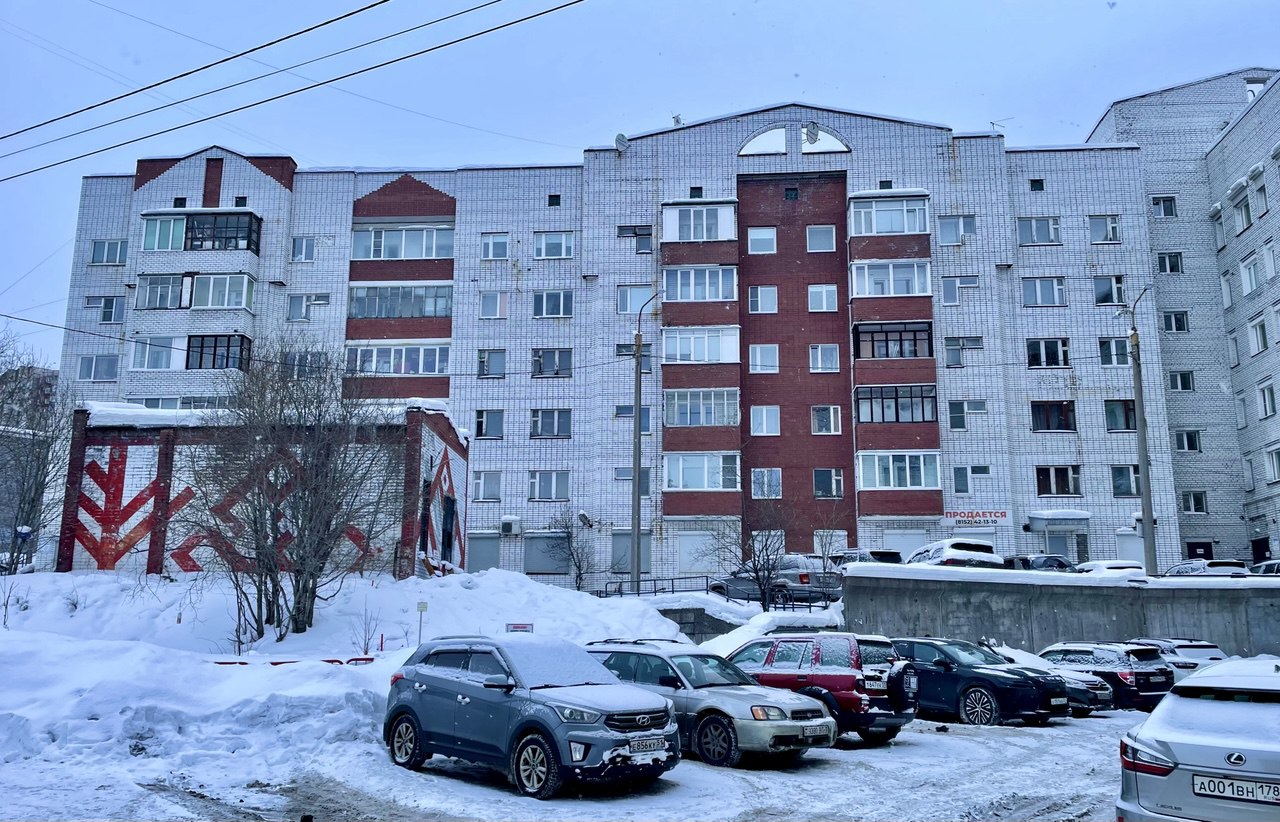 Murmansk, Улица Челюскинцев, 27
