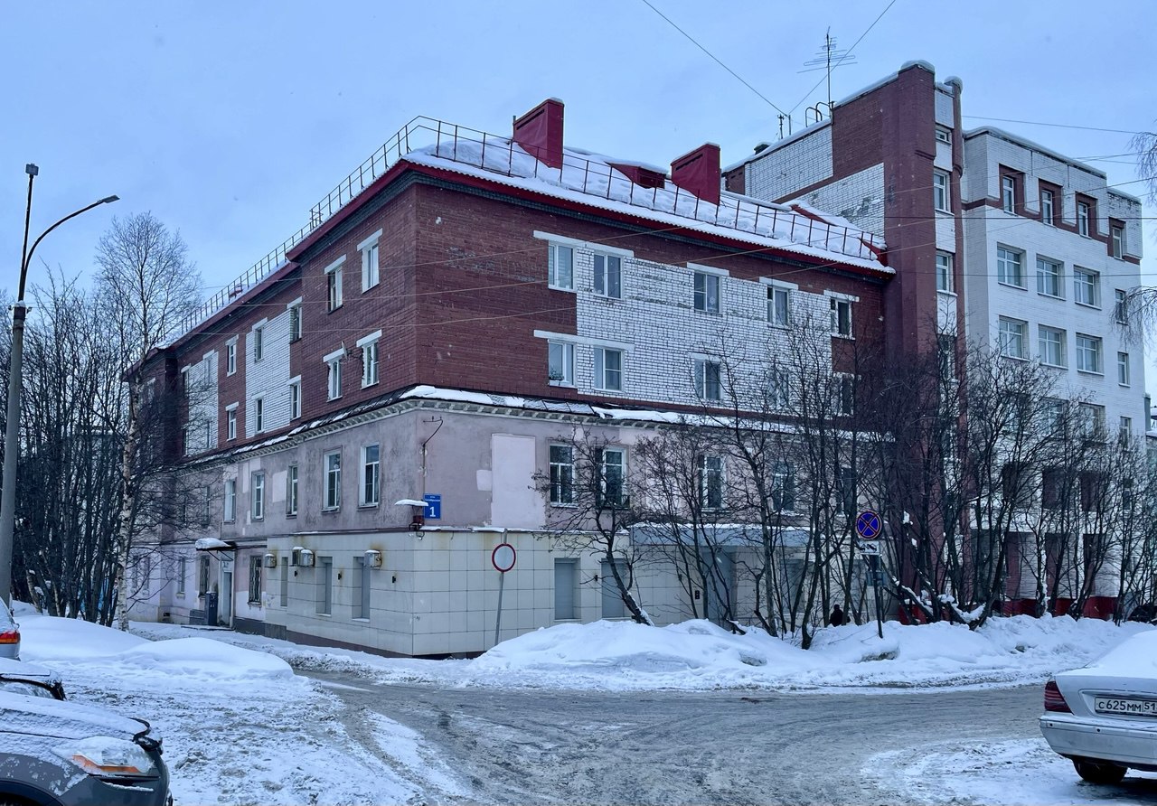 Murmansk, Октябрьская улица, 1; Октябрьская улица, 1 корп. 1