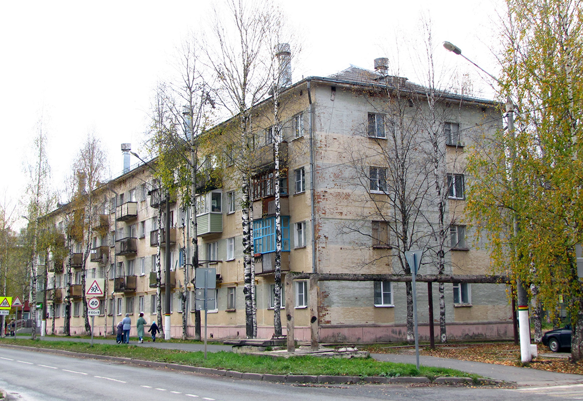 Мирный, Улица Гагарина, 9