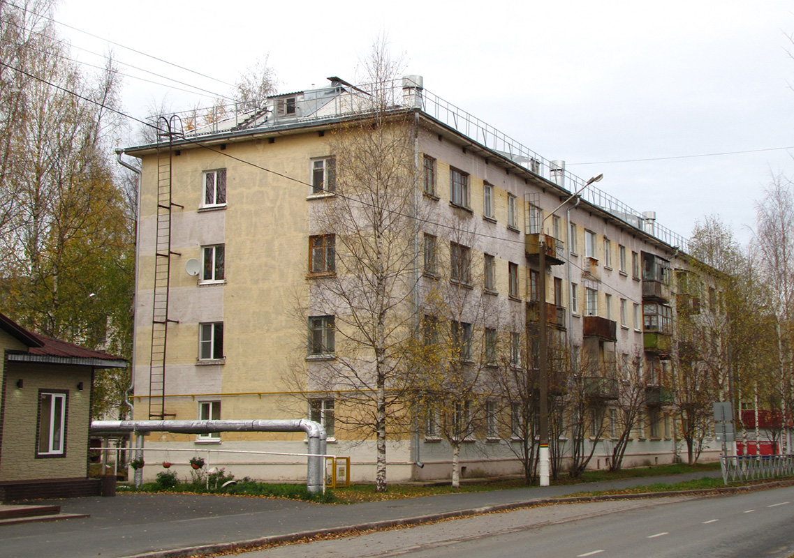 Мирный, Улица Гагарина, 7