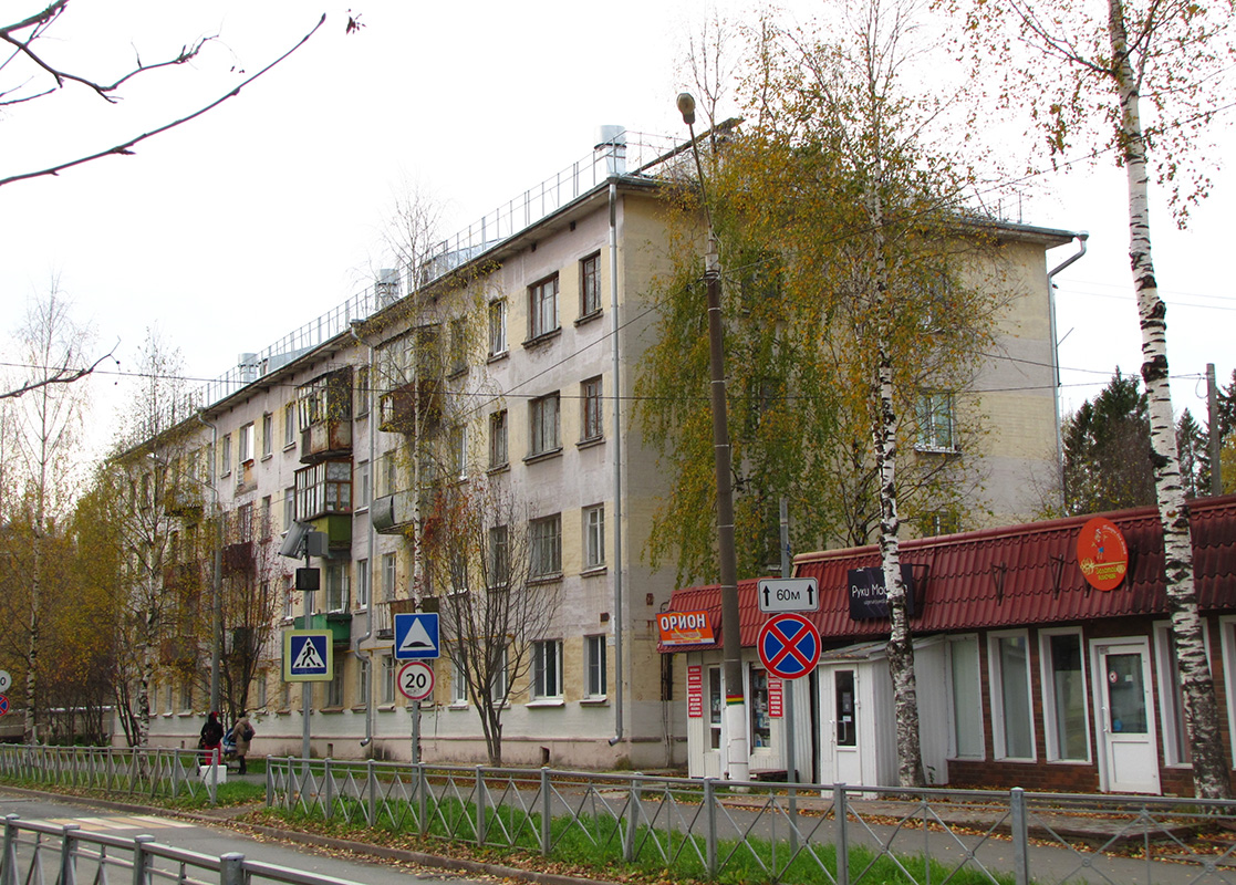 Мирный, Улица Гагарина, 7