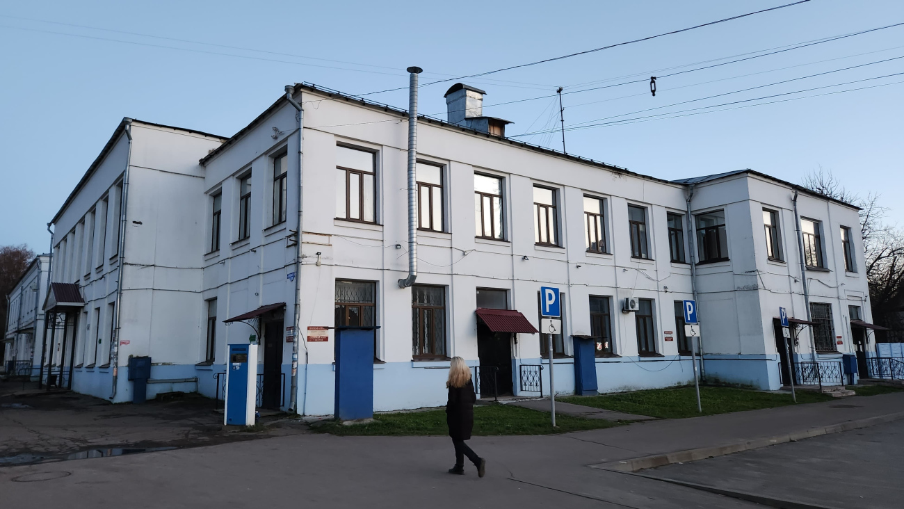 Иваново, Улица Красных Зорь, 17 / Ленинградская улица, 15