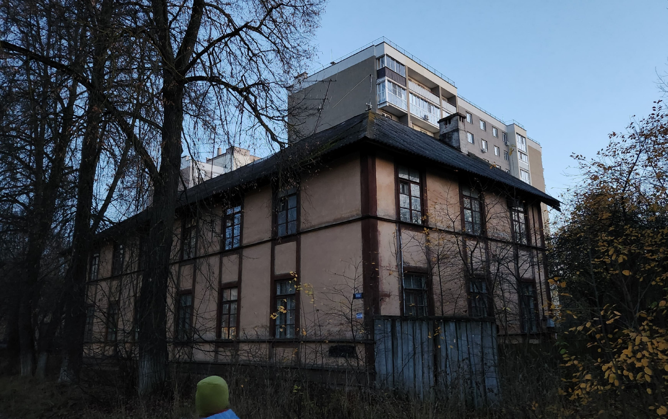 Иваново, Улица Красных Зорь, 15 / Амбулаторный переулок, 1