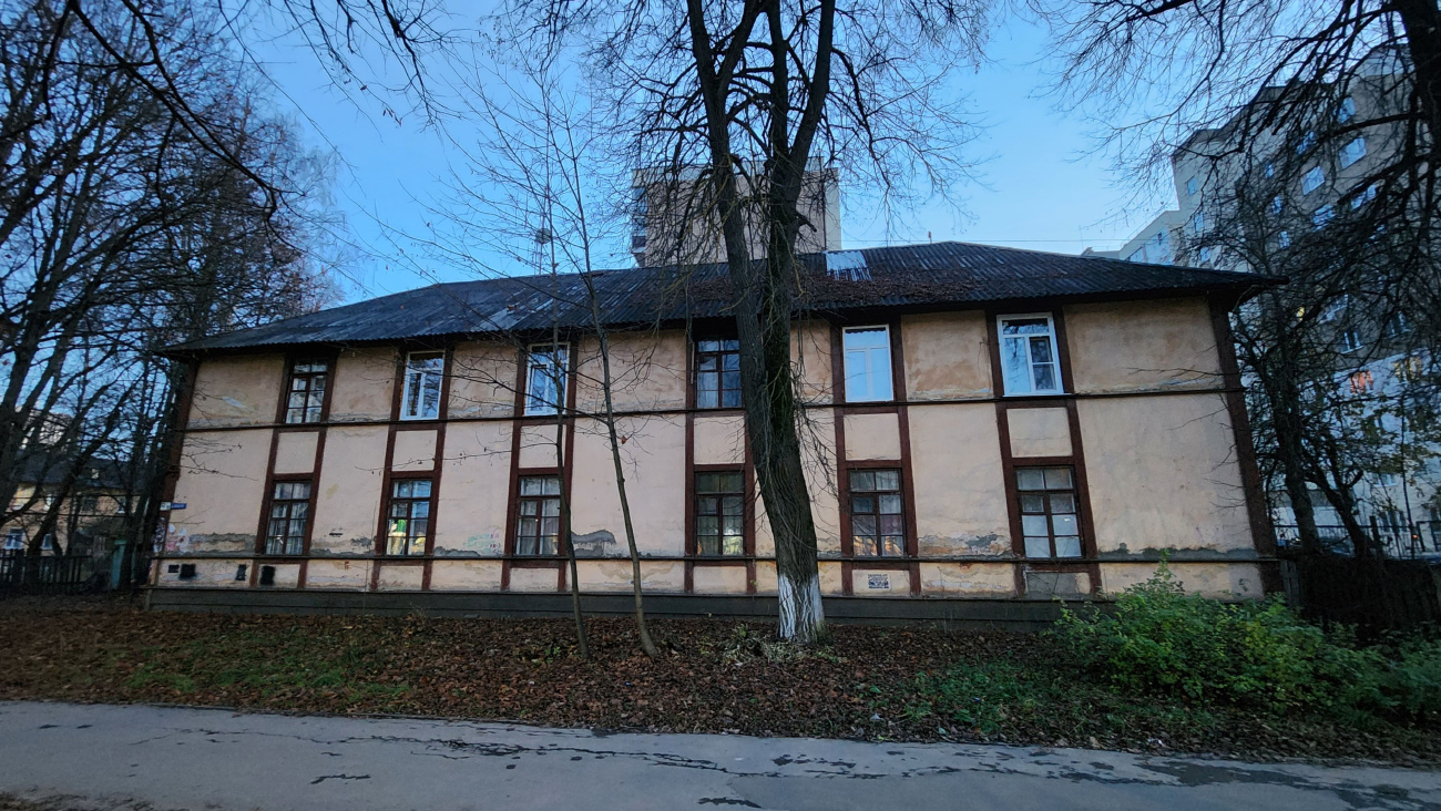 Иваново, Улица Красных Зорь, 13 / Улица Менделеева, 16