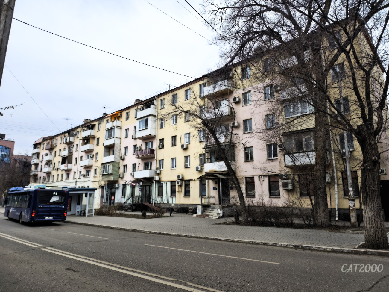 Астрахань, Улица Ленина, 19 / Коммунистическая улица, 1; Коммунистическая улица, 3А