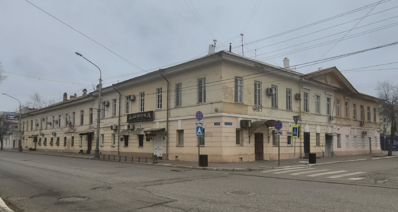 Astrakhan, Улица Ленина, 15 / Улица Володарского, 22 / Улица Красного Знамени, 16