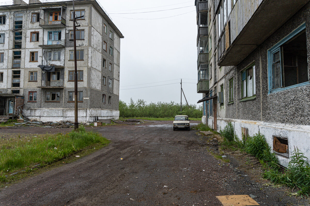 Комсомольский, Улица Седова, 26; Улица Седова, 25